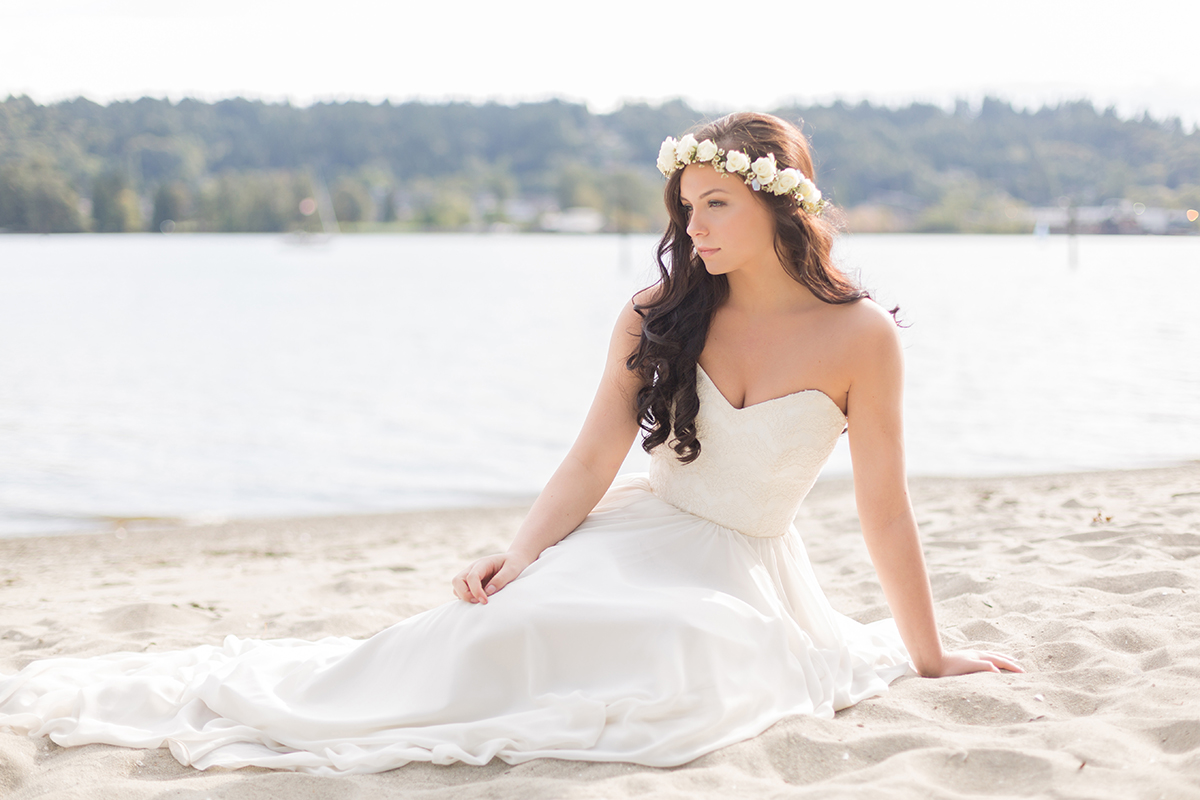 A "Coastal Charm" Beach styled shoot with luxury makeup artistry provided by Savannah Rae Beauty. Savannah Rae Beauty services Brides marrying on the beach of the Emerald Coast of Florida and 30a